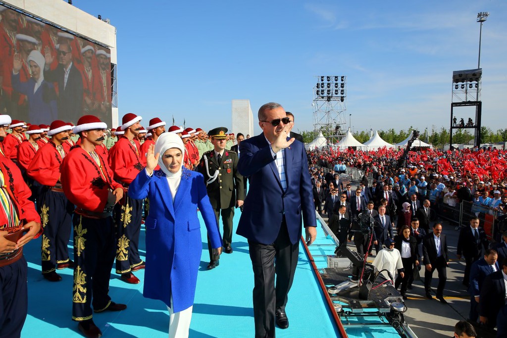 Cumhurbaşkanı Recep Tayyip Erdoğan ve eşi Emine Erdoğan, İstanbul'un fethinin 563. yıl dönümü dolayısıyla Yenikapı Miting Alanı'nda düzenlenen "Fetih Şöleni"ne katıldı. ( Kayhan Özer - Anadolu Ajansı )
