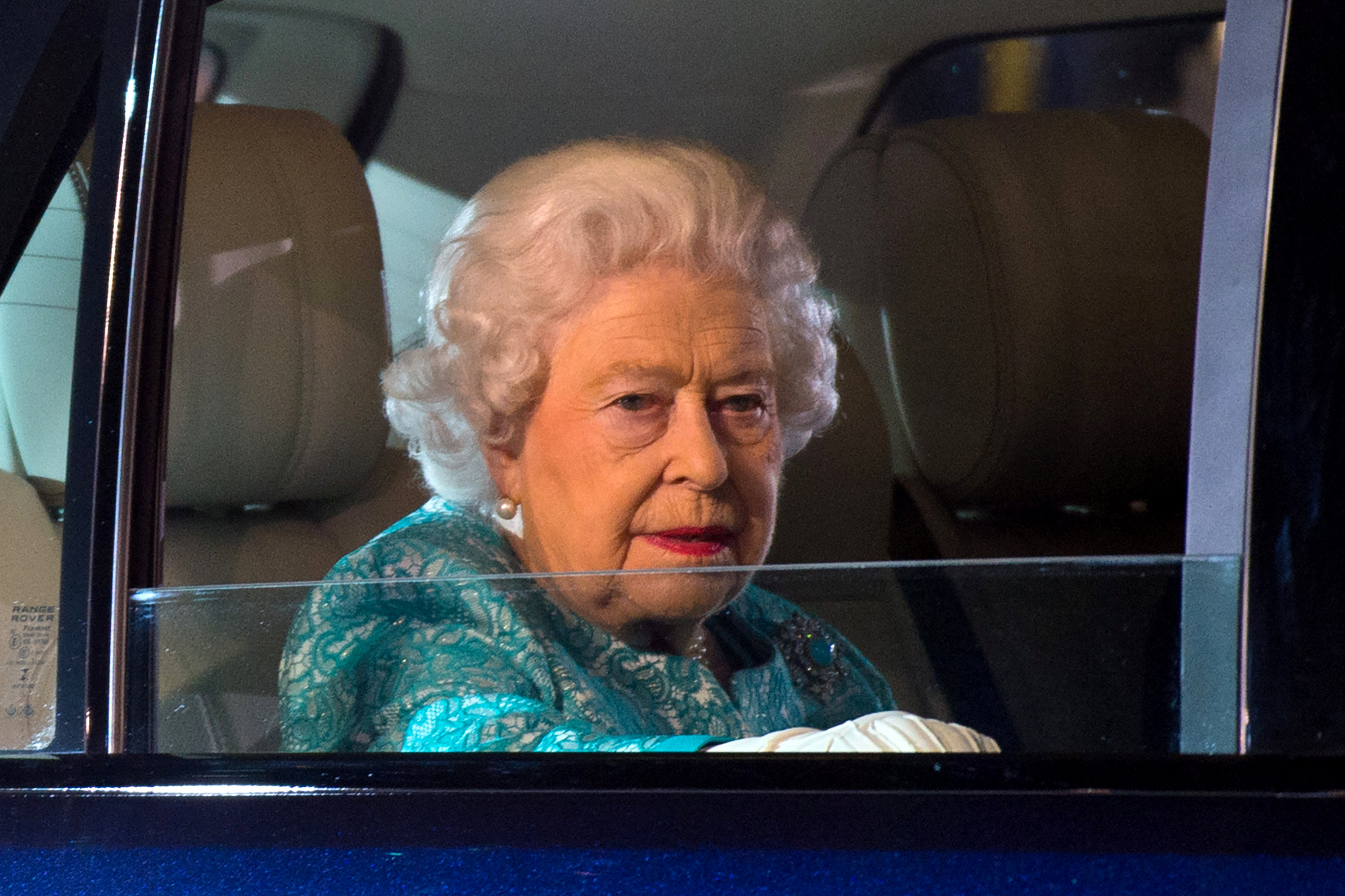 WINDSOR, ENGLAND - MAY 15:  Queen Elizabeth II departs her 90th Birthday Celebrations at Home Park, Windsor on May 15, 2016 in Windsor, England.   REUTERS/Ben A. Pruchnie/Pool