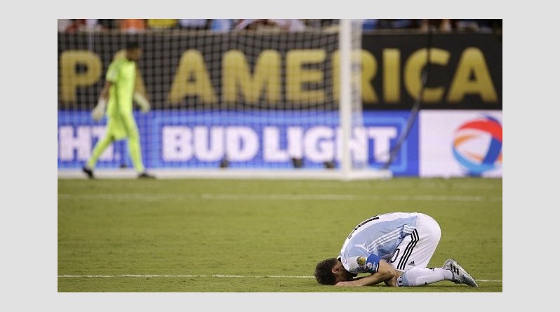 35b4fc0500000578-3661620-messi_can_t_hide_his_disappointment_after_argentina_were_beaten_-a-39_1467004836004