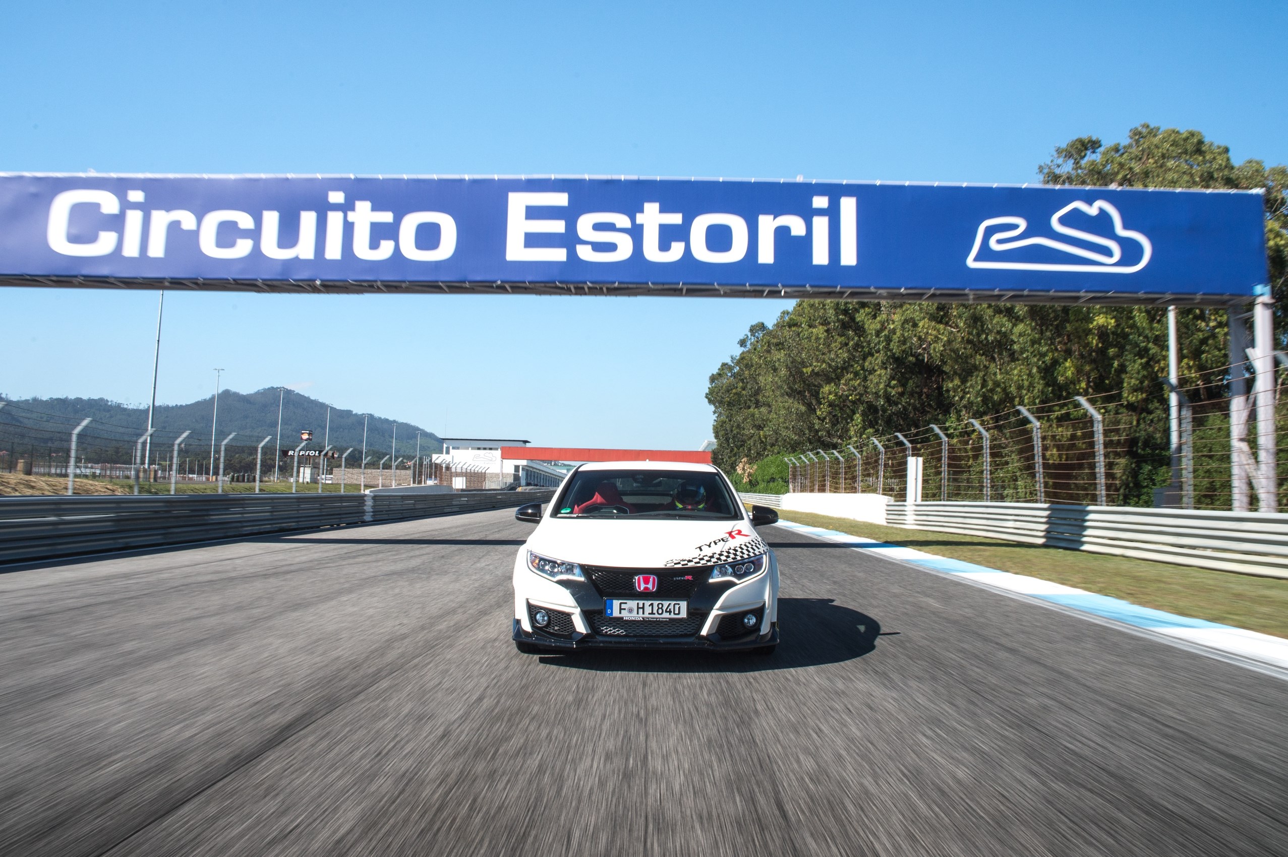 Honda Civic Type R sets new benchmark time at Estoril with WTCC safety driver Bruno Correia