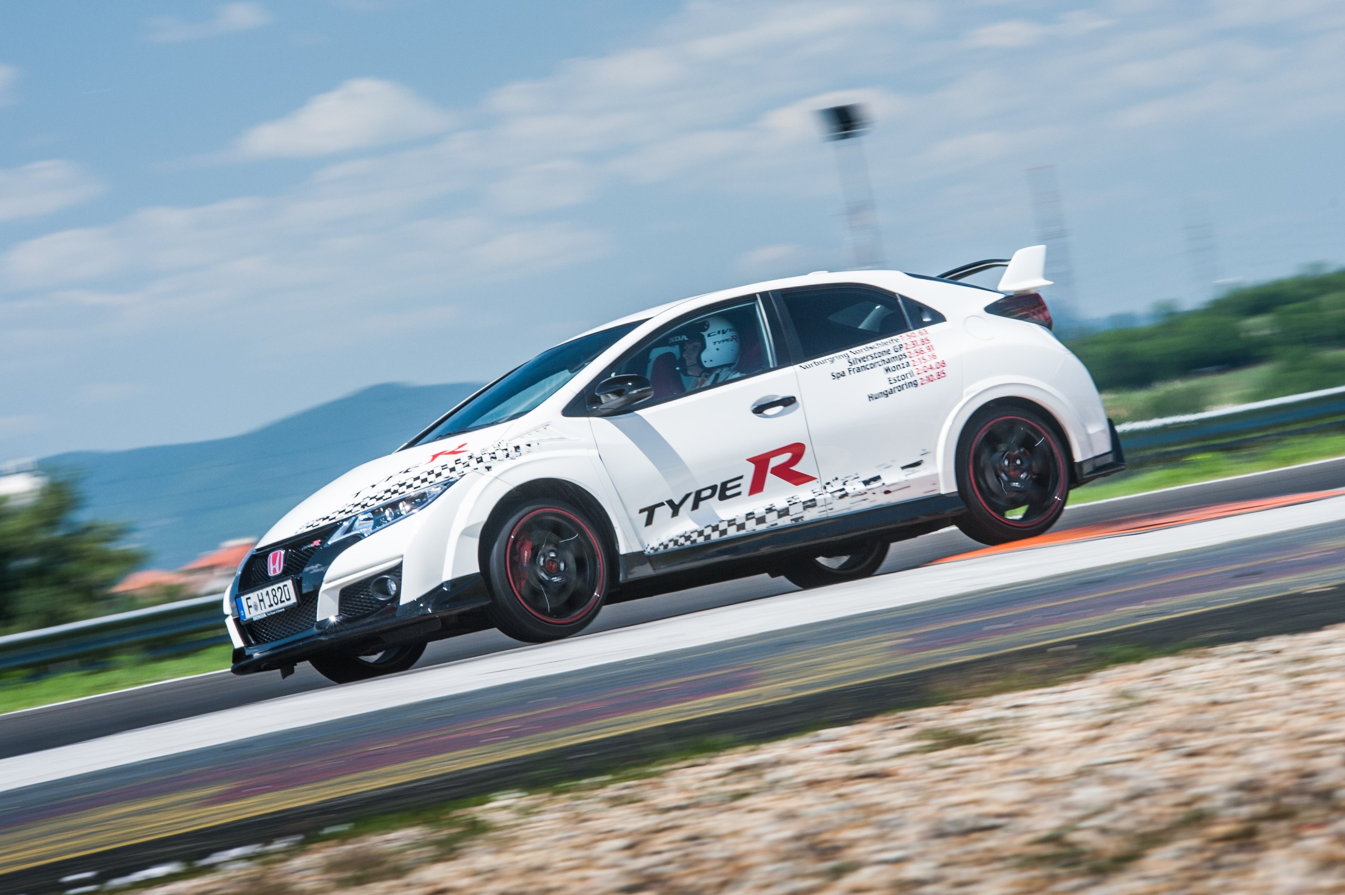 Honda Civic Type R sets new benchmark time at Hungaroring with Honda’s WTCC driver Norbert Michelisz