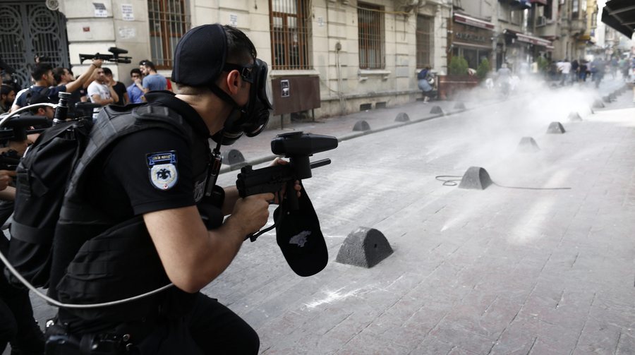 epa05377511 Turkish police fire plastic bullets as participants gather in spite of the Istanbul LGTB Pride Parade being cancelled due to security concerns by the Governorate of Istanbul, in Istanbul, Turkey, 19 June 2016. Supporters of the LGBT community gathered in central Istanbul as part of the Trans Pride Week 2016. EPA/SEDAT SUNA