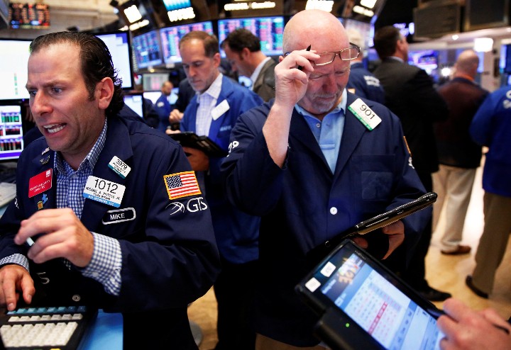Traders work on the floor of the New York Stock Exchange (NYSE) in New York, U.S., June 24, 2016. REUTERS/Lucas Jackson