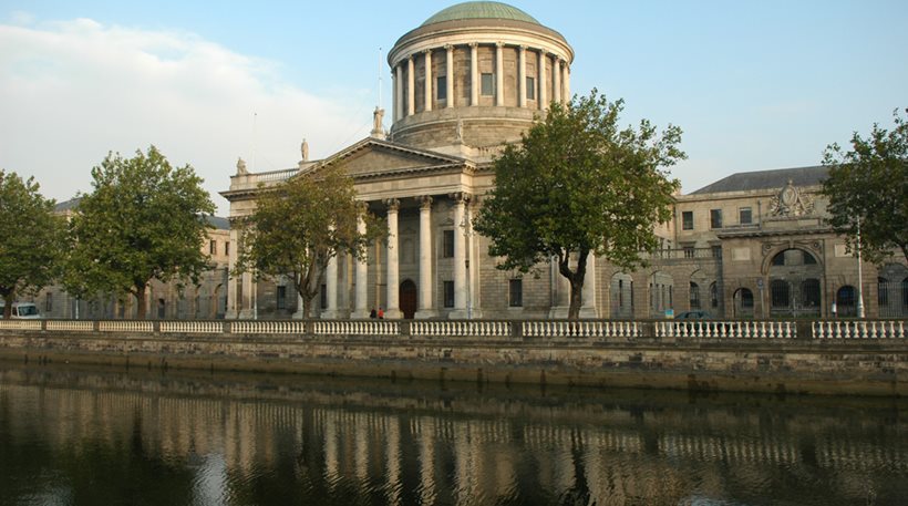 ιρλανδια δικαστηριο