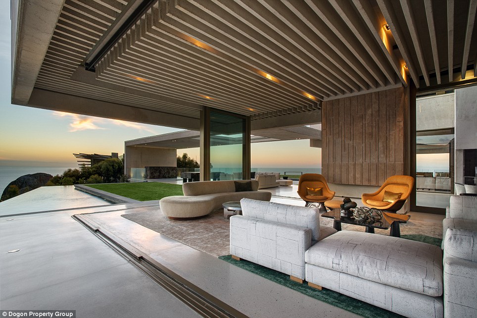 35D63E0000000578-3670266-What_a_view_The_house_the_most_expensive_sold_in_Africa_comes_wi-a-34_1467632343963