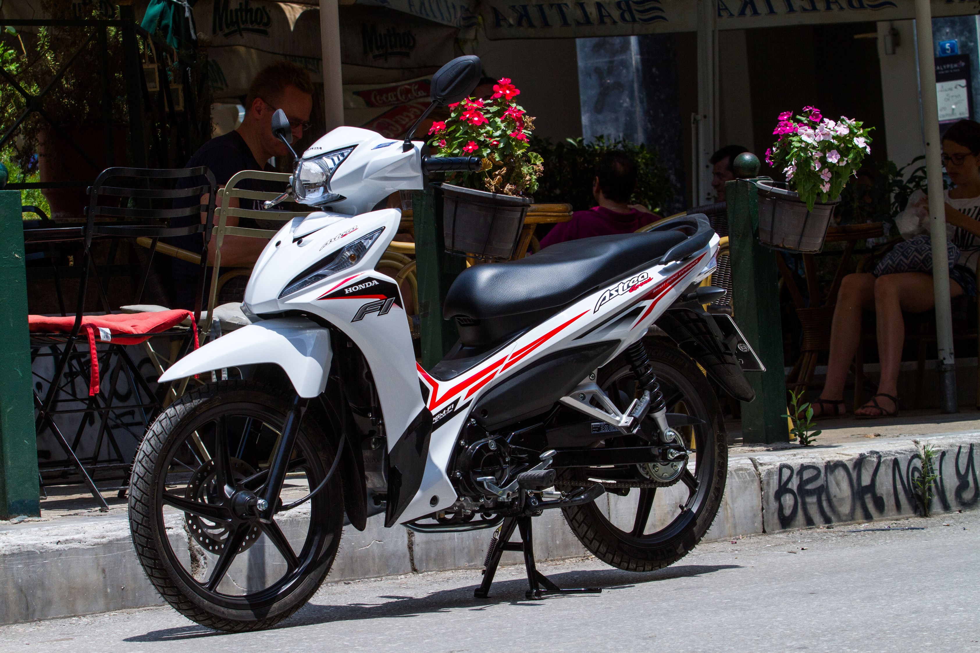 Honda Astrea Grand (3)