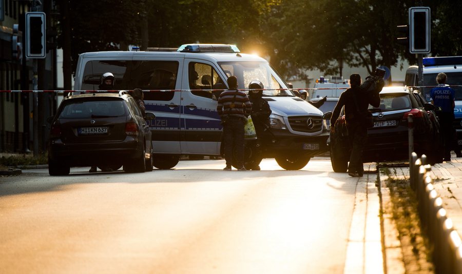 epa05444149 Police officers participate in an operation in Hildesheim, Germany, 27 July 2016. The Police raided the rooms of the Mosque 'Deutschsprachiger Islamkreis Hildesheim e.V.' (DIK) as well as the apartments of eight board members of the organization. According to the Lower Saxony Interior Ministry, the DIK in Hildesheim is considered a nationwide hotspot for the radical salafists. EPA/JULIAN STRATENSCHULTE