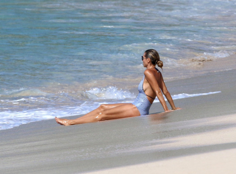 Picture Shows: Heidi Klum August 09, 2016 * Sun Online EXCL * Model and busy mum Heidi Klum and her children enjoy a day frolicking on a Caribbean beach. The family was seen relaxing on different inflatable float tubes and playing in the waves. * Sun Online EXCL * Exclusive UK RIGHTS ONLY Pictures by : FameFlynet UK ¿ 2016 Tel : +44 (0)20 3551 5049 Email : info@fameflynet.uk.com