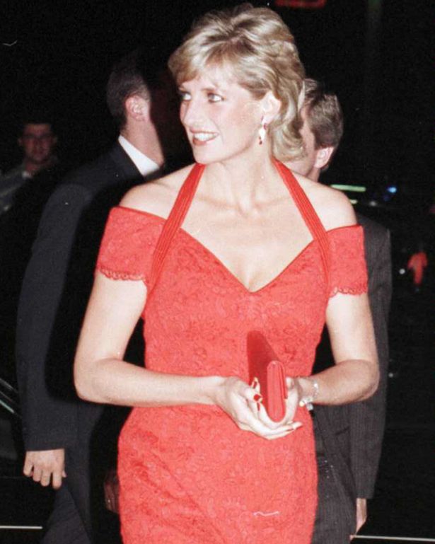 Princess-Diana-arrives-at-Alpi-Charity-Dinner-in-Buenos-Aires