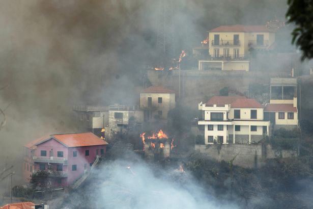 View-of-Sitio-de-Curral-dos-Romeiros-during-the-wildfires-at-Funchal-Madeira-island-(1)