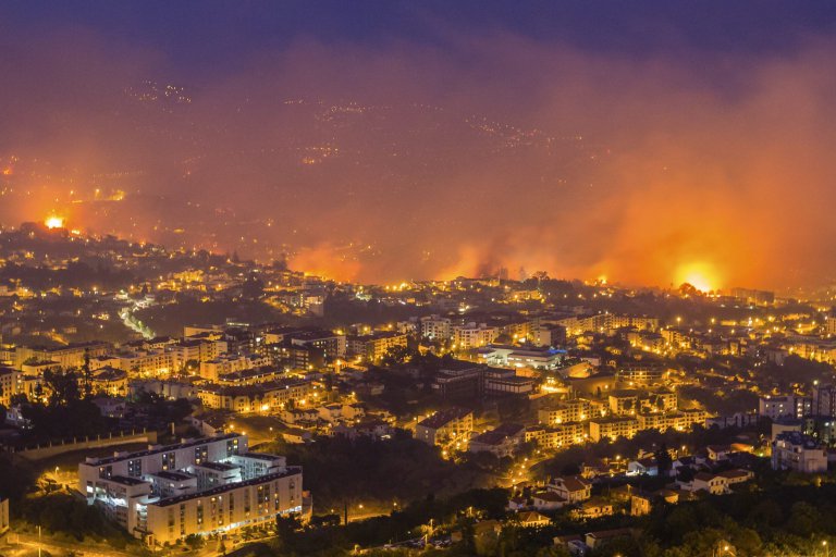 epa05469099 Forest fire in Funchal, Madeira Island, Portugal, 09 August 2016. The fire has led to the evacuation of 400 people.  Portugal remains on high alert as a wave of wildfires has swept the country with around 350 isolated fires affecting swathes of the countryside.  EPA/GREG"RIO CUNHA