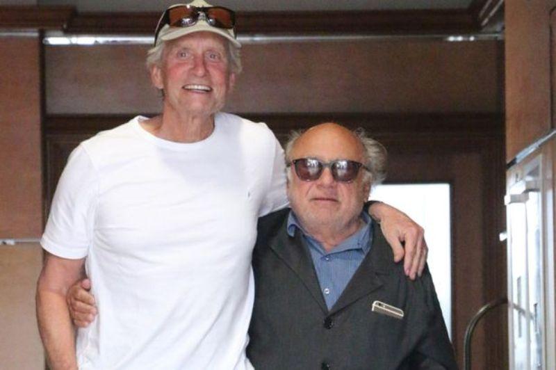 devito-douglas-mesa