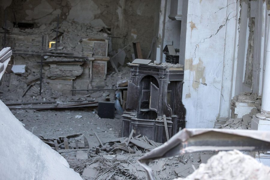 epa05508214 A general view shows a damaged church in Amatrice, central Italy, 24 August 2016, following a 6.2 magnitude earthquake, according to the United States Geological Survey (USGS), that struck at around 3:30 am local time (1:30 am GMT). The quake was felt across a broad section of central Italy, including the capital Rome where people in homes in the historic center felt a long swaying followed by aftershocks. According to reports at least 21 people died in the quake, 11 in Lazio and 10 in Marche regions.  EPA/MASSIMO PERCOSSI