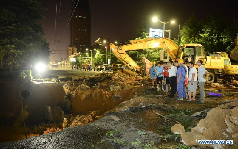 zhengzhou henan sinkhole 1aug2016 bg xinhua b