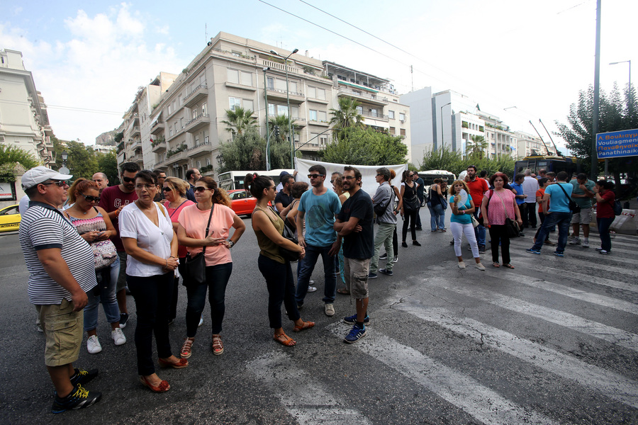 Εργαζόμενοι του ξενοδοχείου «ATHENS LEDRA», πραγματοποιούν πορεία από το ξενοδοχείο προς το Μέγαρο Μαξίμου , Πέμπτη 8 Σεπτεμβρίου 2016. ΑΠΕ-ΜΠΕ/ΑΠΕ-ΜΠΕ/Παντελής Σαίτας