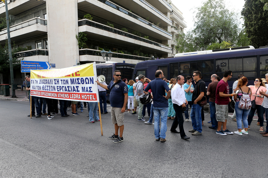 Εργαζόμενοι του ξενοδοχείου «ATHENS LEDRA», πραγματοποιούν πορεία από το ξενοδοχείο προς το Μέγαρο Μαξίμου , Πέμπτη 8 Σεπτεμβρίου 2016. ΑΠΕ-ΜΠΕ/ΑΠΕ-ΜΠΕ/Παντελής Σαίτας