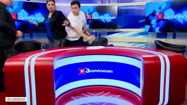 paroysiastria politikoi