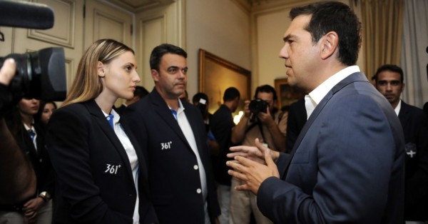 tsipras_korakaki-600x314