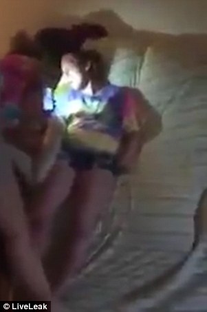 3942D6F700000578-3834064-The_daughter_tries_to_shine_a_torch_light_in_both_of_of_their_fa-a-2_1476284496522