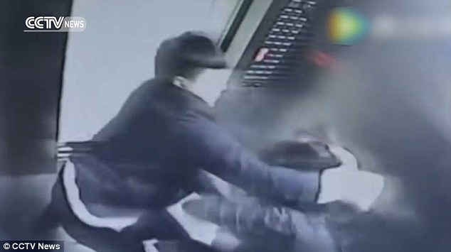 39A0DF7600000578-3863972-image-a-16_1477214229771