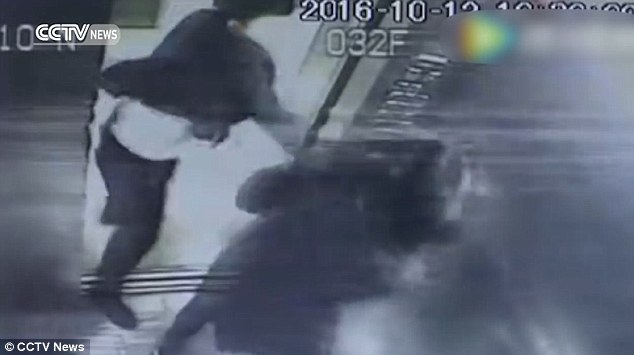 39A0DF9300000578-3863972-image-a-18_1477214242027