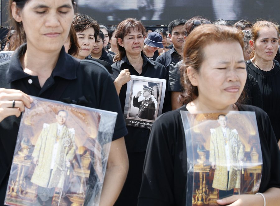 Thai people mourn the late King Bhumibol Adulyadej
