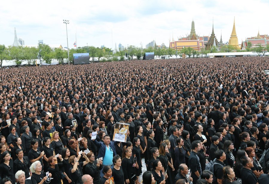 Thai people mourn the late King Bhumibol Adulyadej