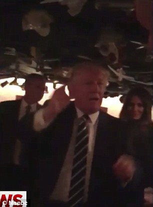 3A6DB44300000578-3940430-Trump_shook_hands_with_a_number_of_patrons_inside_the_21_Club_as-m-54_1479272003600