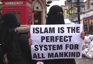 united-kingdom-muslims-stage-anti-alcohol-protest-in-brick-lane-01-jan-14