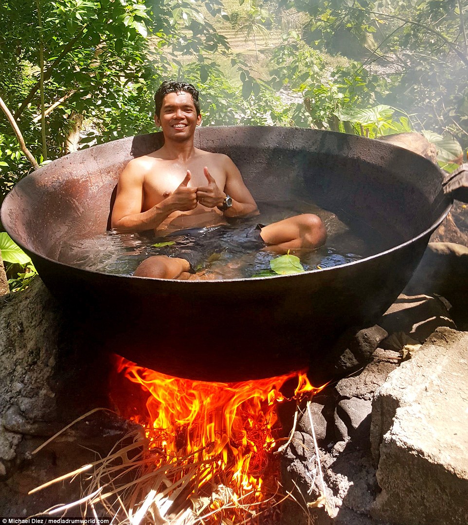 3B972F6700000578-4061696-To_supplement_the_experience_guyabano_and_guava_leaves_said_to_c-m-45_1482498286432