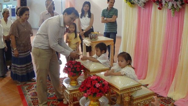 PAY-ExPix_Three_year_old_twins_Marry3