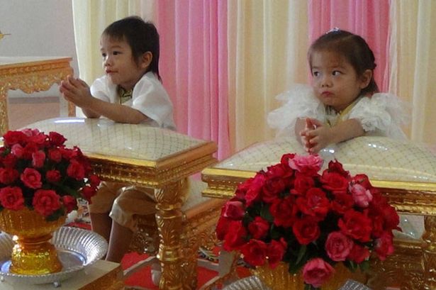 PAY-Thai-twins-get-MARRIED-because-they-were-lovers-in-a-past-life