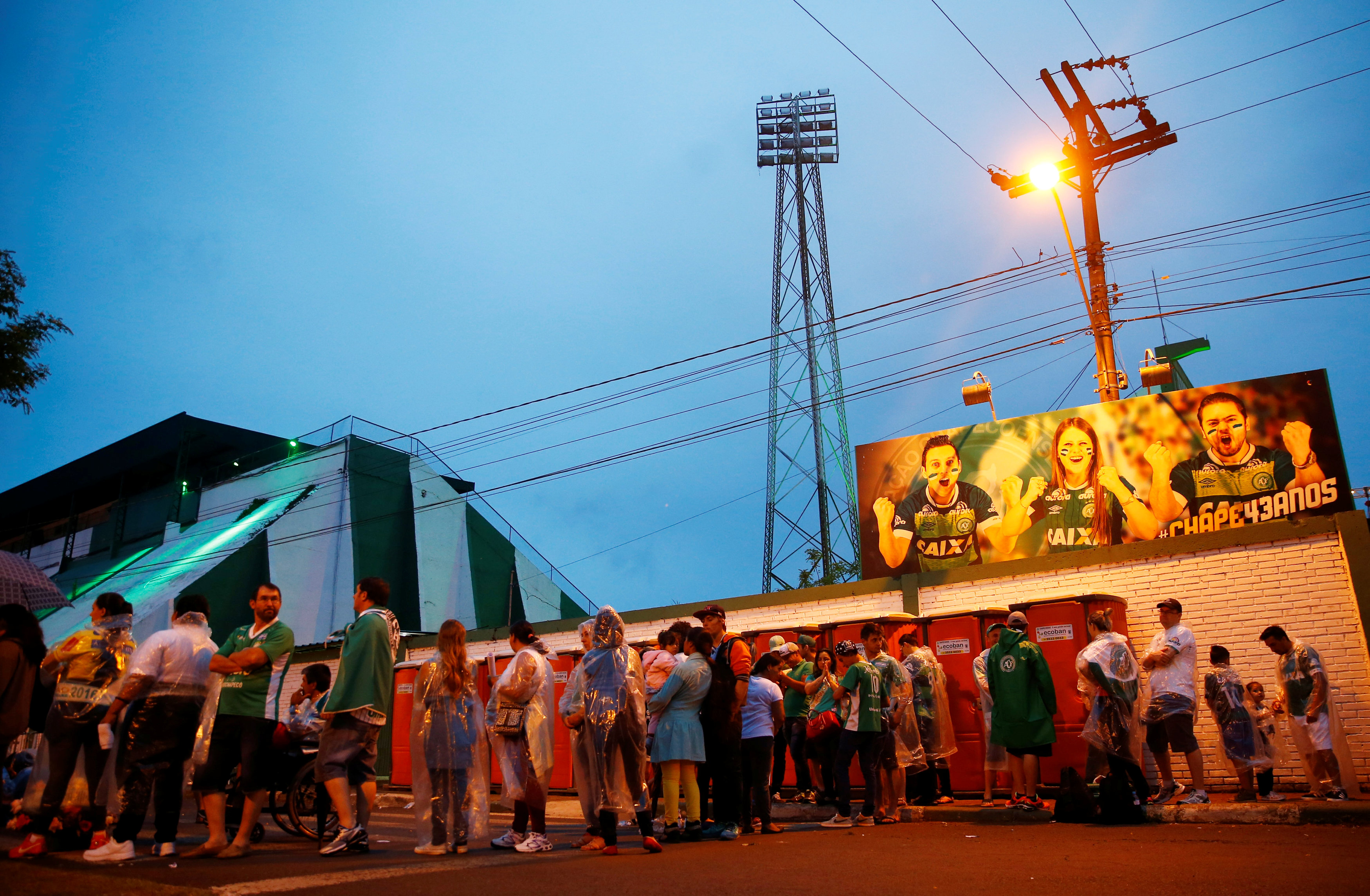 Fans of the Brazilian soccer team Chapecoense wait in front of Arena Conda stadium to receive the bodies of the victims who died in the plane crash in Colombia, in Chapeco, Brazil