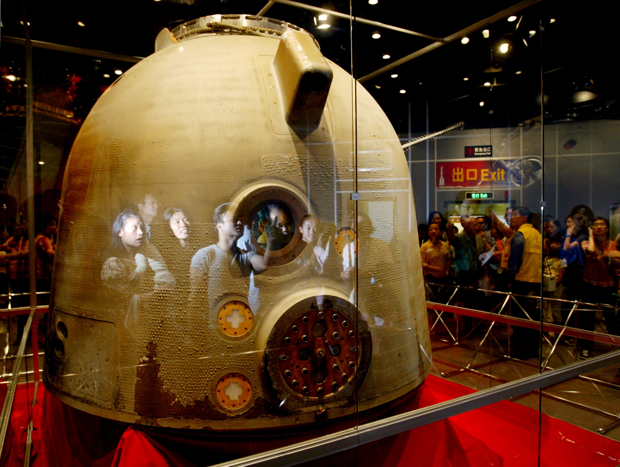 The Shenzhou V space capsule is exhibited in Hong Kong November 1, 2003. Yang Liwei, who became China's first man in space this month, was greeted by top government officials and scores of flag-waving school children at the airport before being whisked off to a dinner reception hosted by leader Tung Chee-hwa. REUTERS/Kin Cheung KC/TW