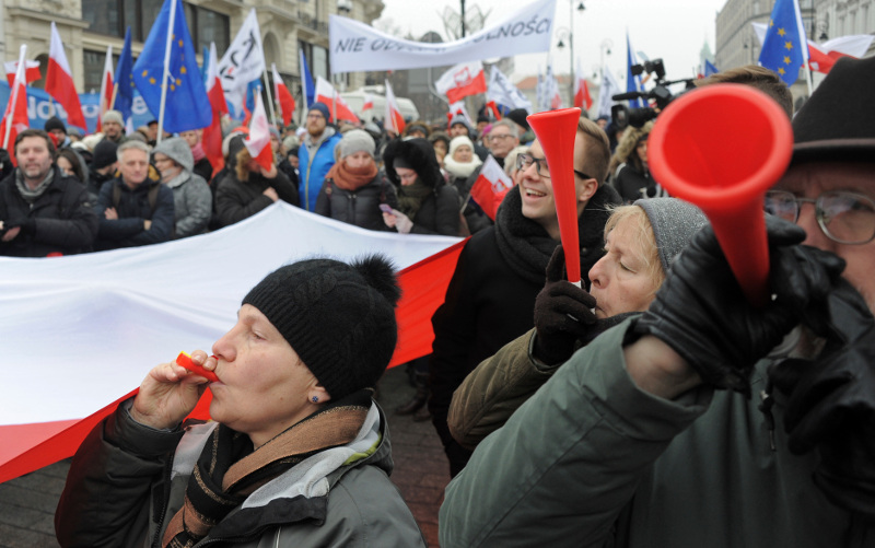 polonia-diadilosi-3