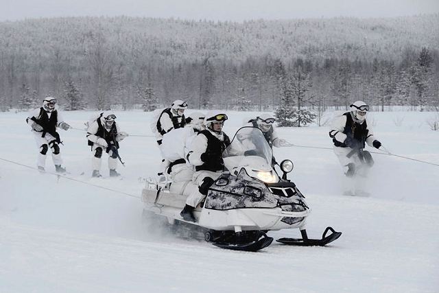 Defense_Ministry_and_industrial_sector_of_Russia_will_test_new_military_equipment_in_Arctic_Region_640_001