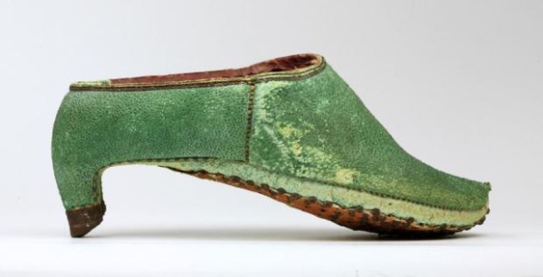 persian_shoe_0-600x307