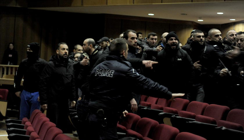 ΕΠΕΙΣΟΔΙΑ ΜΕΣΑ ΣΤΗΝ ΑΙΘΟΥΣΑ ΤΟΥ ΕΦΕΤΕΙΟΥ ΣΤΗΝ ΔΙΚΗ ΤΗΣ ΧΡΥΣΗΣ ΑΥΓΗΣ ΜΕΤΑΞΥ ΜΕΛΩΝ ΤΗΣ ΧΡΥΣΗΣ ΑΥΓΗΣ ΚΑΙ ΑΝΤΙΦΑΣΙΣΤΙΚΩΝ ΟΜΑΔΩΝ (EUROKINISSI/ΤΑΤΙΑΝ