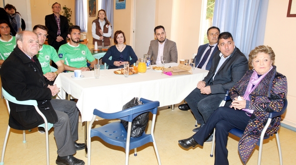 ÅÐÉÓÊÅØÇ ÔÇÓ ÏÌÁÄÁÓ ÔÏÕ Á×ÁÑÍÁÉÊÏÕ ÓÔÏ ÊÅÍÔÑÏ ÁÔÏÌÙÍ ÌÅ ÅÉÄÉÊÅÓ ÁÍÁÃÊÅÓ ÔÏÕ ÄÇÌÏÕ Á×ÁÑÍÙÍ "ÁÑÙÃÇ"