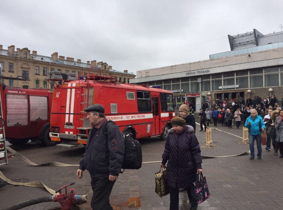 3EE6CA3100000578-4375518-Emergency_services_raced_to_the_station_as_passengers_flood_out_-a-101_1491223518066