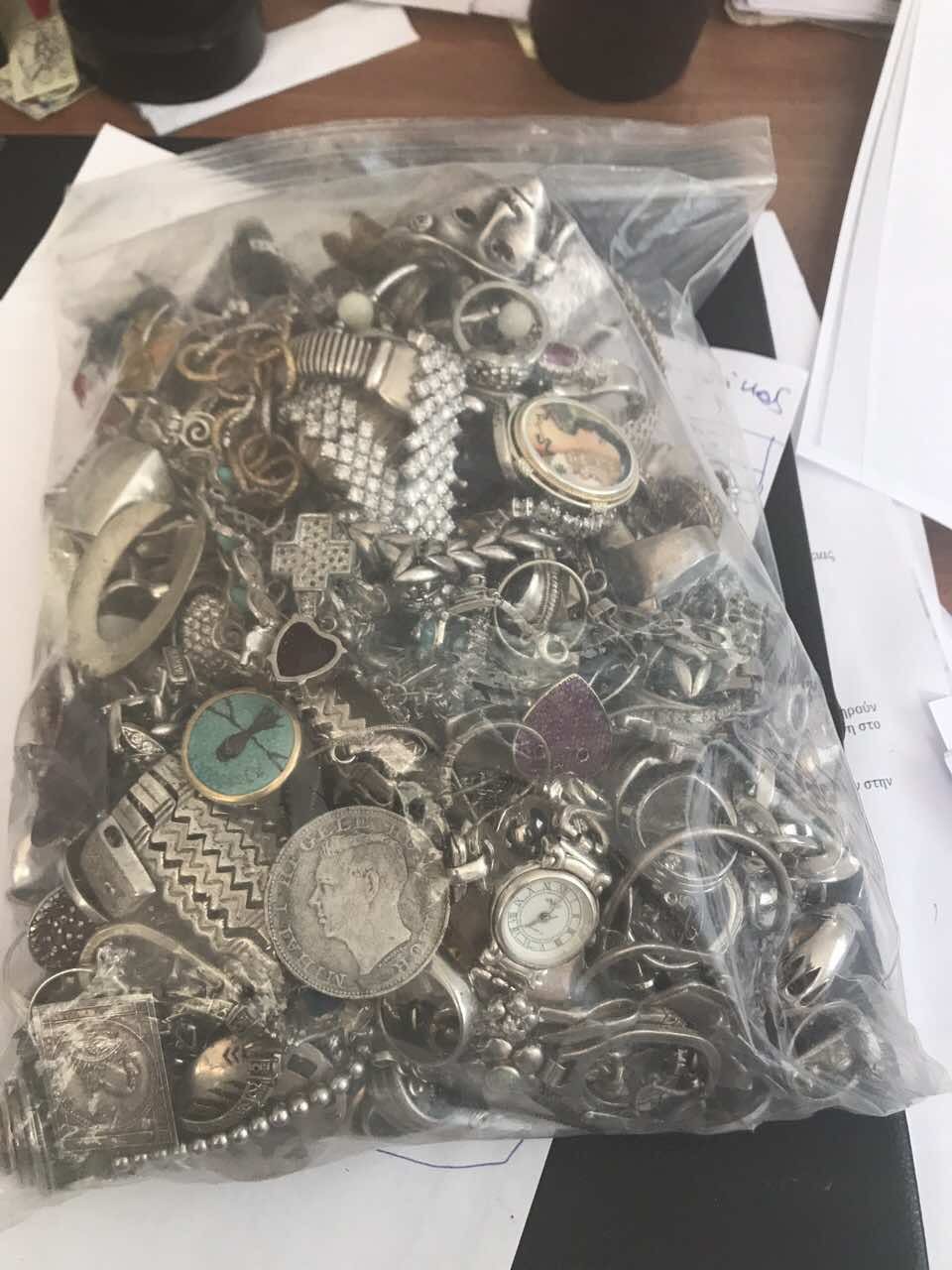 Ðáñïõóßáóç áðü ôçí ÅëëçíéêÞ Áóôõíïìßá ôçò óõíå÷éæüìåíçò Ýñåõíáò, ìåôÜ ôçí åîÜñèñùóç óôéò 2 ÍïÝìâñéïõ 2016 äýï ðïëõìåëþí åãêëçìáôéêþí ïñãáíþóåùí, ðïõ äéÝðñáôôáí ëçóôåßåò êáé êëïðÝò áðü ïéêßåò, åôáéñåßåò êáé ìç÷áíÞìáôá áõôüìáôçò áíÜëçøçò ìåôñçôþí (ÁÔÌ), ôüóï óôçí ÁôôéêÞ üóï êáé óôçí õðüëïéðç åðéêñÜôåéá. (EUROKINISSI/ÅËËÇÍÉÊÇ ÁÓÔÕÍÏÌÉÁ)