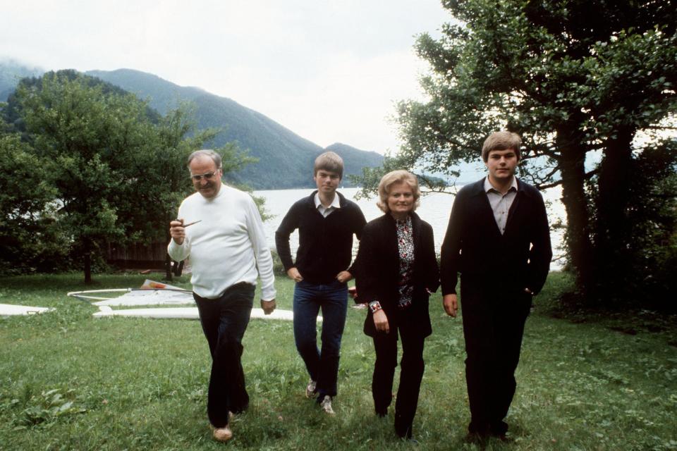 Helmut-Kohl-mit-Familie-am-Wolfgangsee