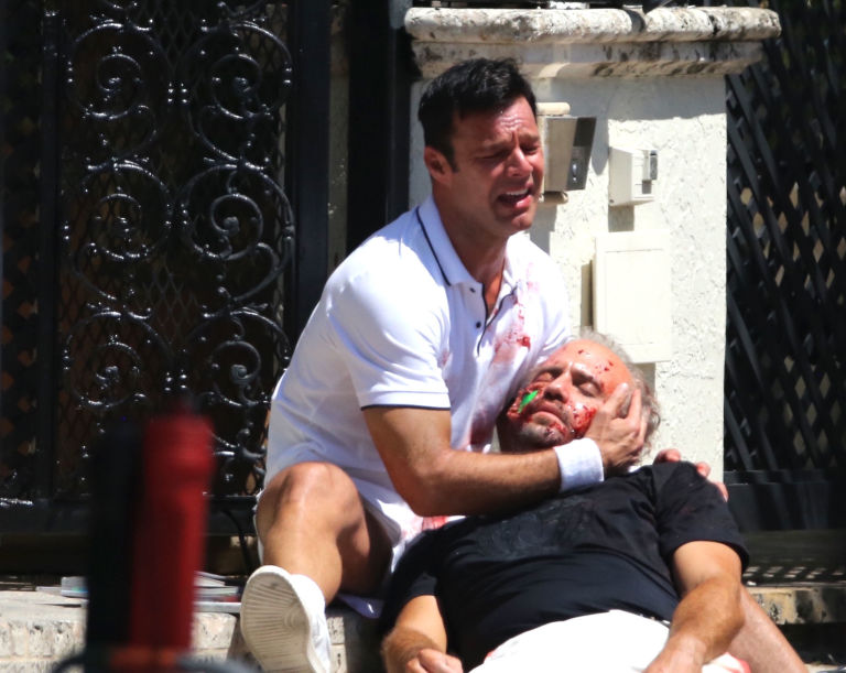 gallery-1494500266-ricky-martin-versace-story
