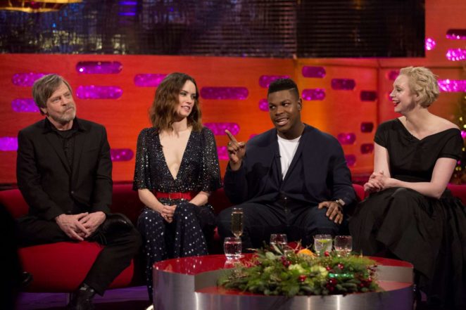 Daisy-Ridley_-The-Graham-Norton-Show-09-662x441