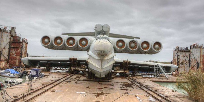 soviet-unions-lun-class-ekranoplan