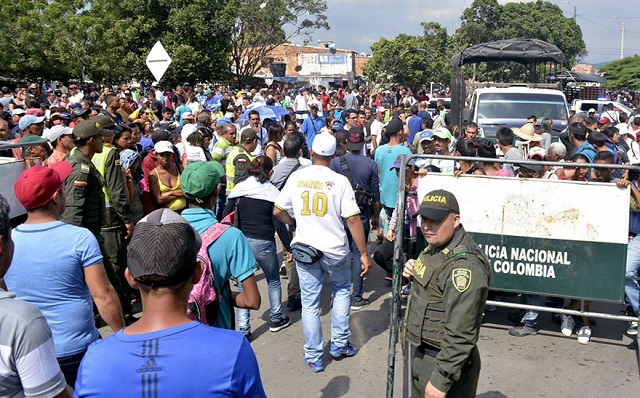 epa06509841 A handout photo made available by the the newspaper La Opinion shows thousands of Venezuelans entering Colombia through the Simon Bolivar international bridge in Cucuta, Colombia, 09 February 2018. Thousands of Venezuelans are trying to enter Colombia through the border crossing of Cucuta on the Simon Bolivar international bridge as new tighter border controls are being implemented.  EPA/Edinsson Figueroa/ HANDOUT  HANDOUT EDITORIAL USE ONLY/NO SALES