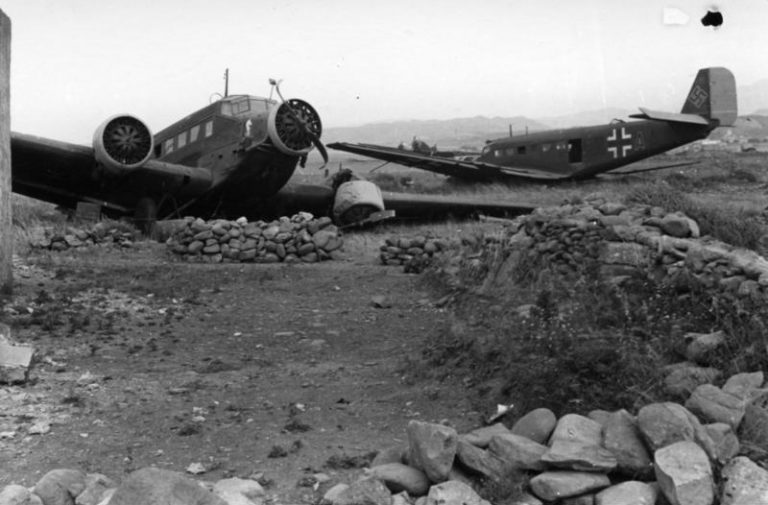 Bundesarchiv_Bild_101I-166-0512-39_Kreta_Abgestürzte_Ju_52-768x505