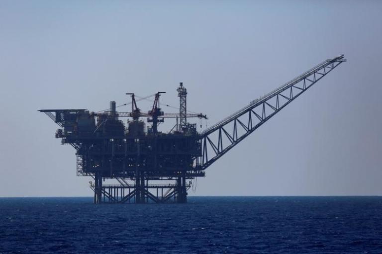 An Israeli gas platform is seen in the Mediterranean sea August 1, 2014. REUTERS/Amir Cohen/File Photo