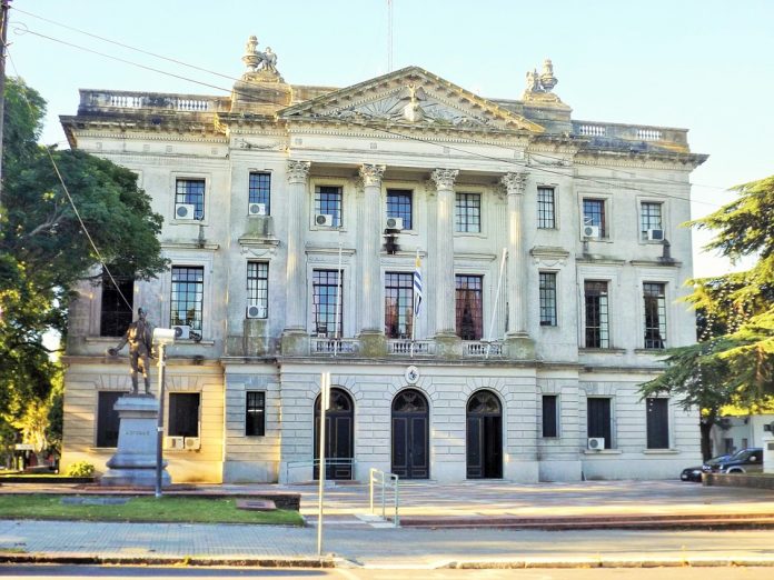 uruguay-874363_960_720-696x522
