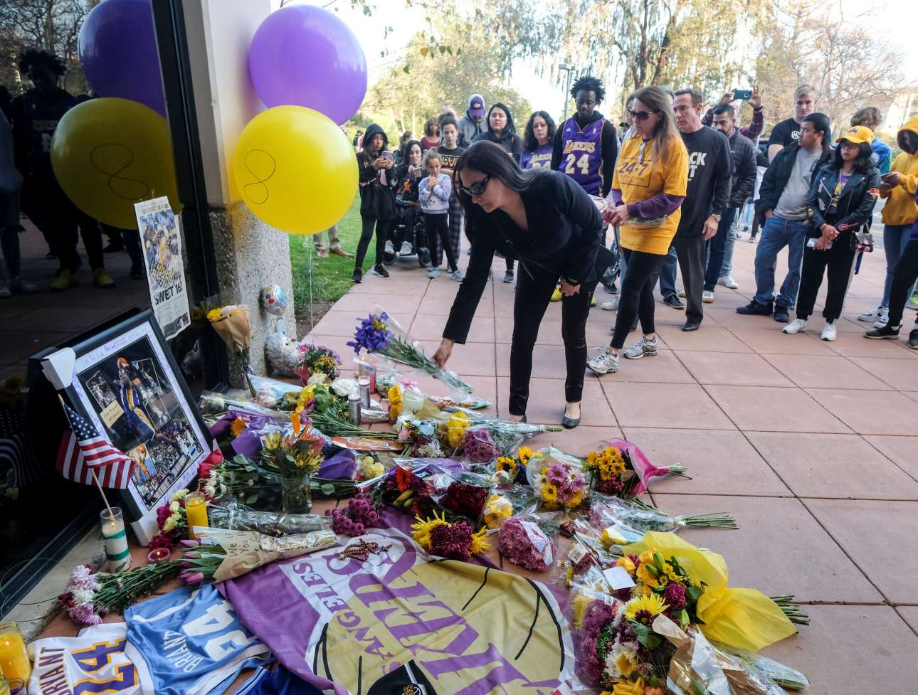 2020-01-27T013904Z_1154104509_RC21OE9D42HA_RTRMADP_3_PEOPLE-KOBE-BRYANT